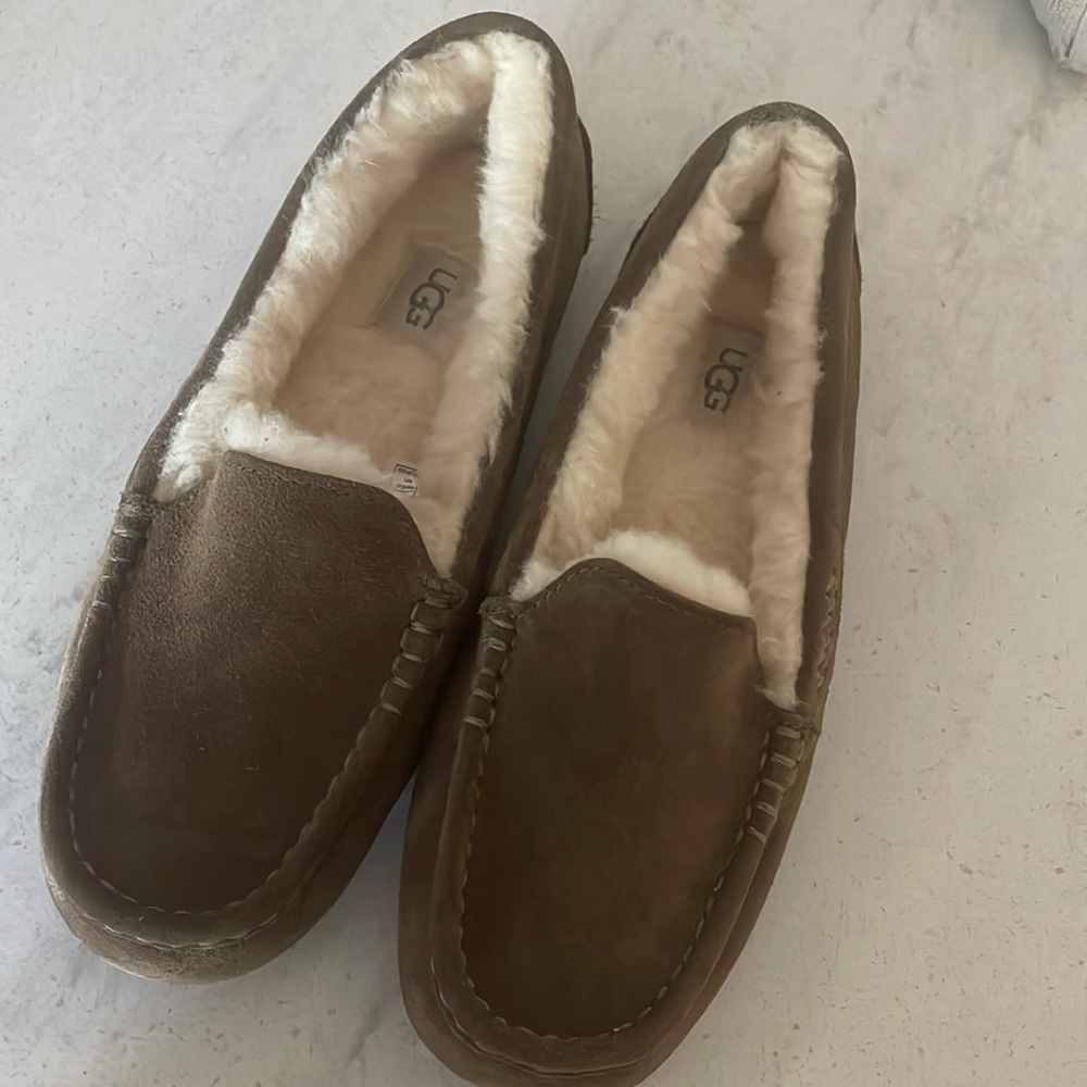 Ugh house shoes size 9 women’s. Brand new
